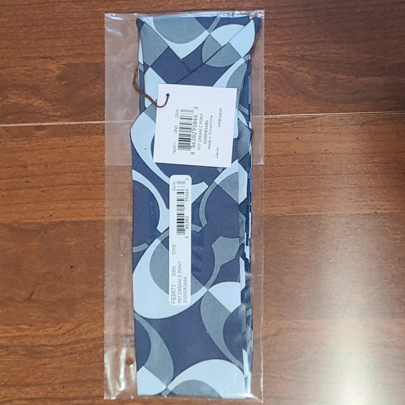 COACH PEYTON DREAM C PONYTAIL SCARF NWT - Picture 2 of 2